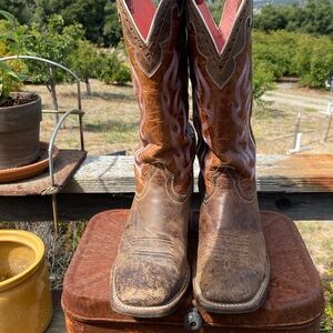 Ariat women’s  cowboy boot 10B
